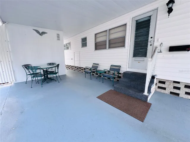 Carport.