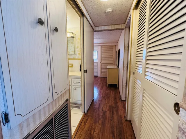 Hall view towards the bedrooms.