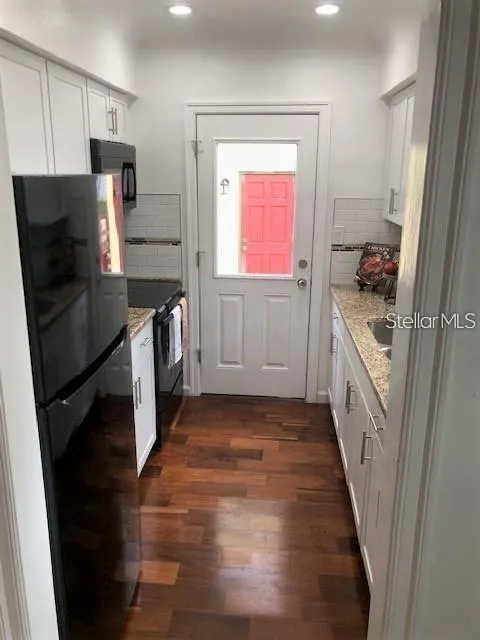 Alt Kitchen View 1
