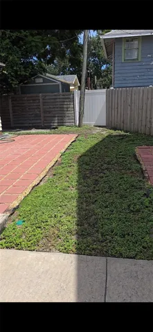 Joined Courtyard with Back Apartment