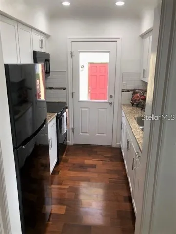 Alt Kitchen View 1
