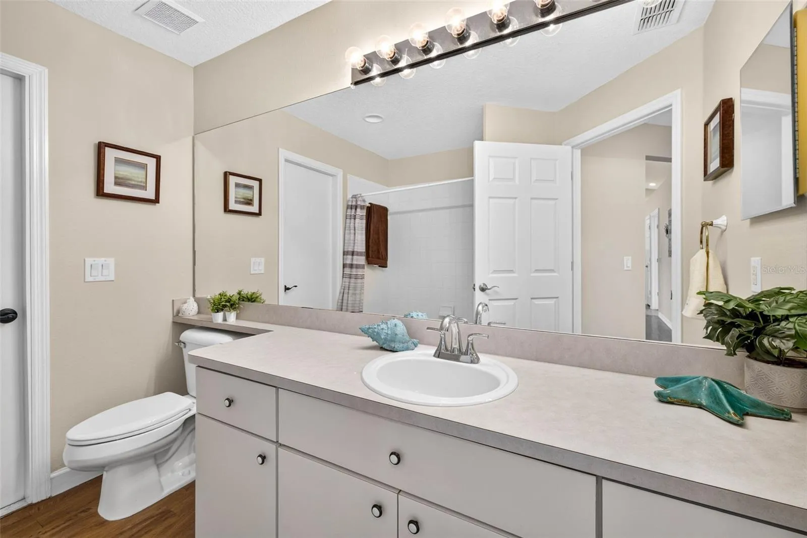 MAIN BATHROOM