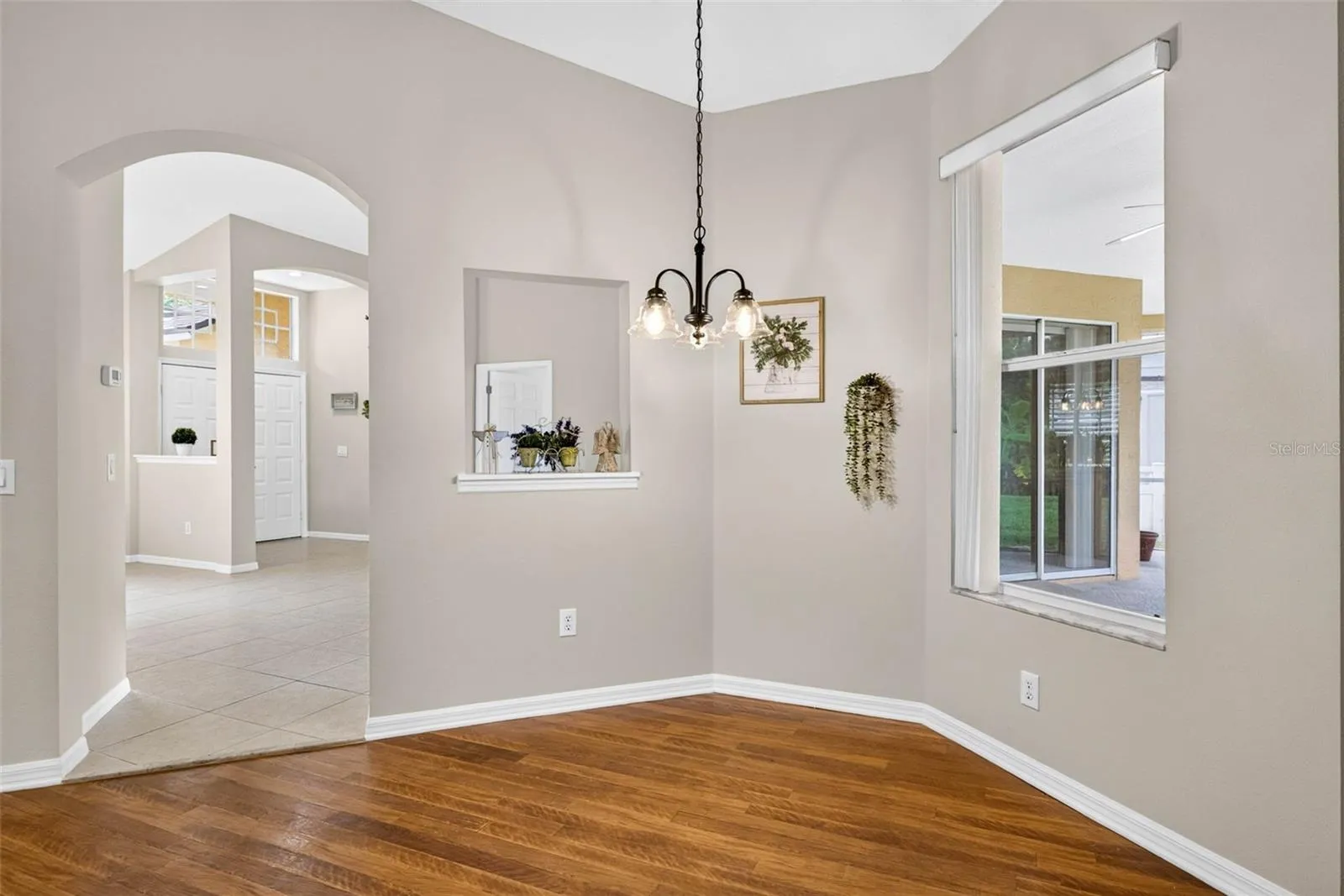 BREAKFAST NOOK