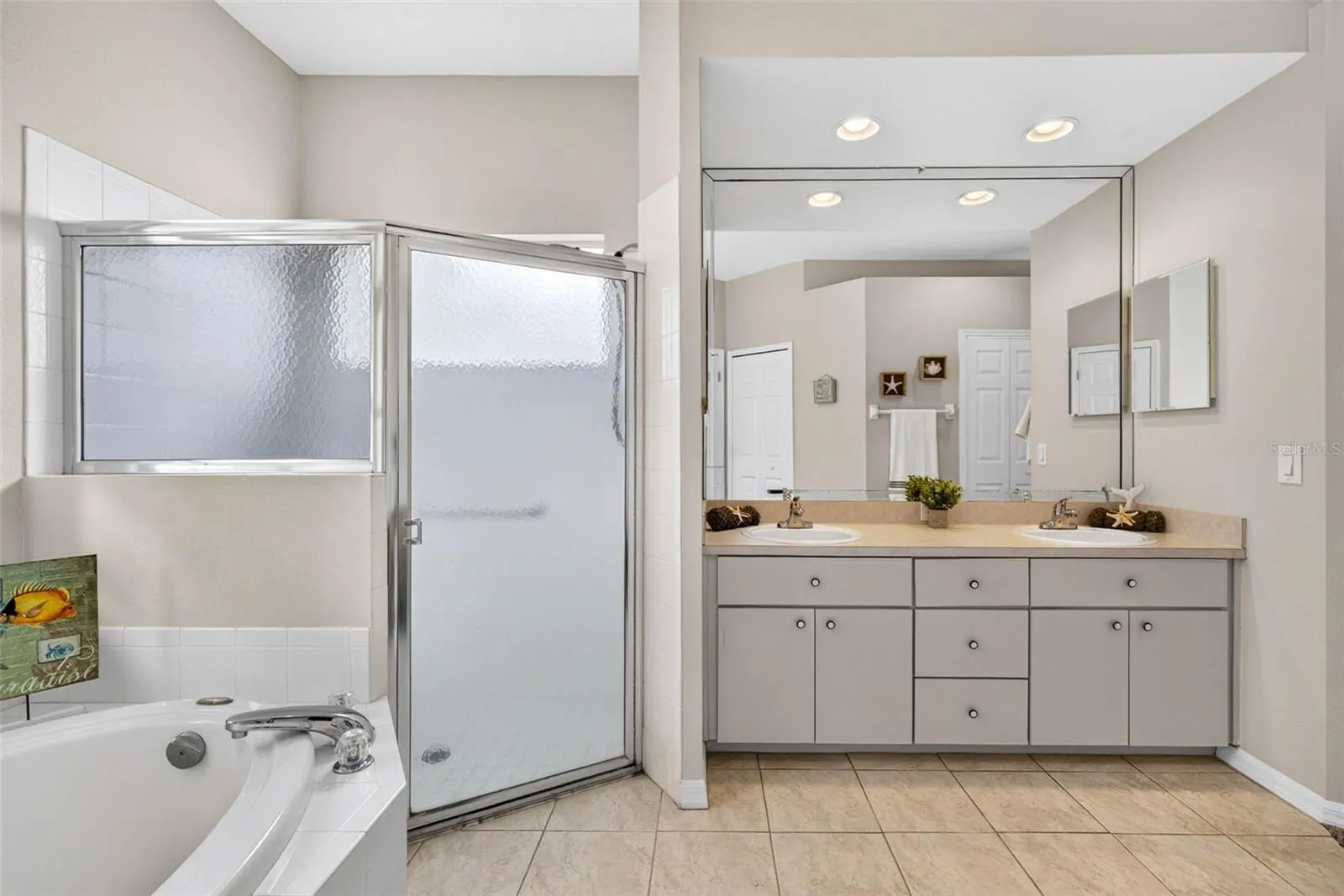 PRIMARY BATHROOM WITH GARDEN TUB AND DOUBLE SINKS, SEPERATE SHOWER