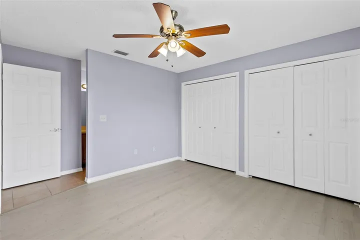Primary Bedroom w/ en-suite bathroom