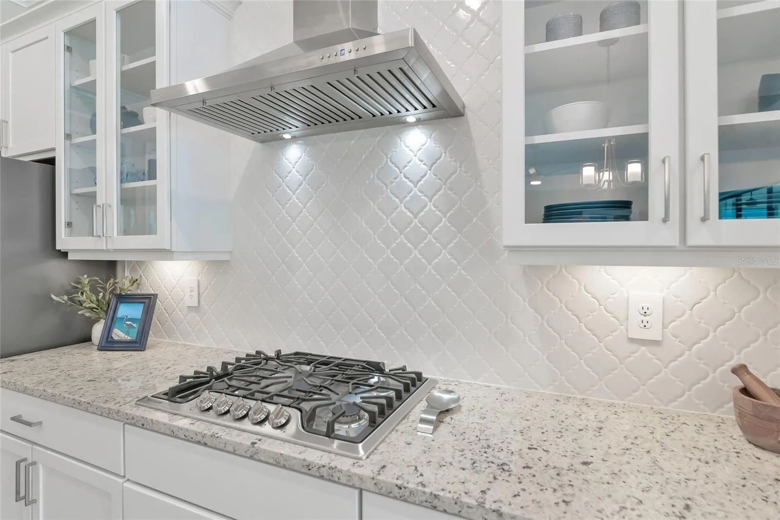 natural gas, gourmet kitchen with wall oven