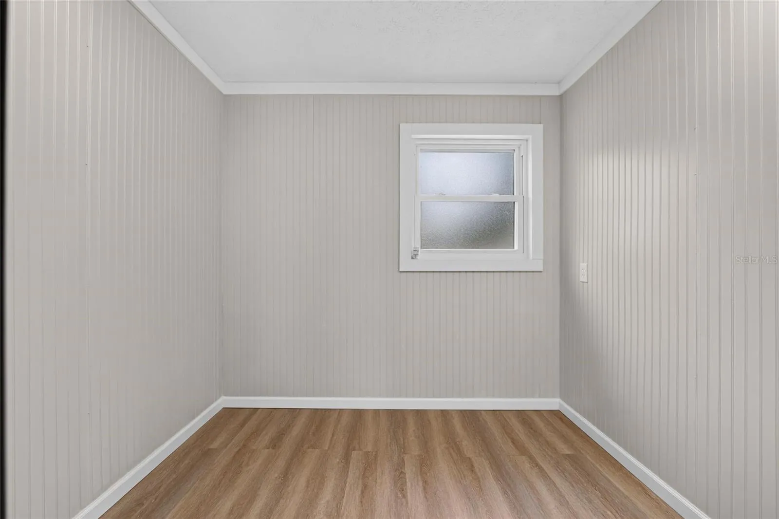 Bonus closet/storage space (or turn it into another bathroom)