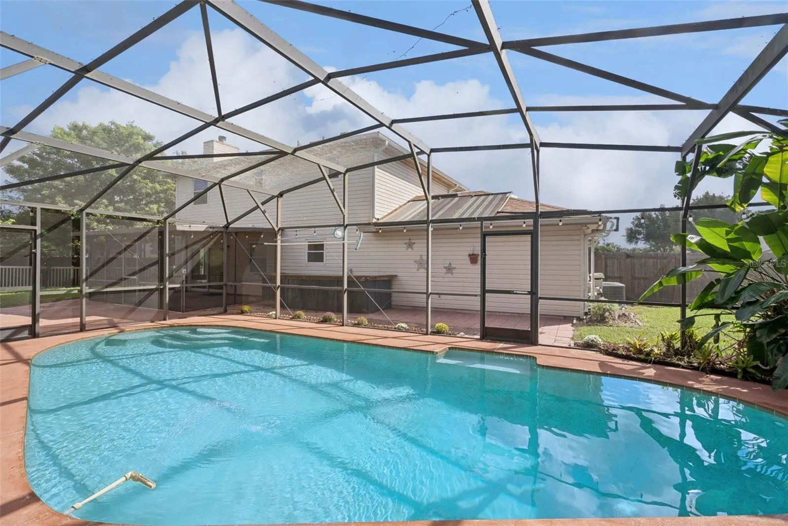 Pool &amp; Outdoor Bar