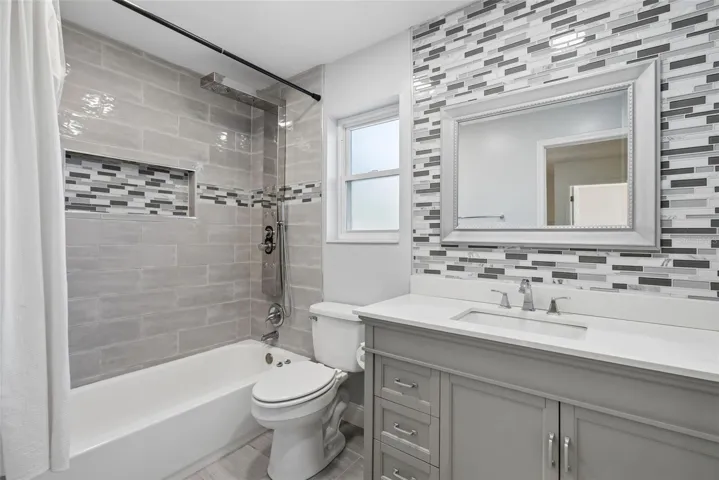 Guest Bathroom Upstairs