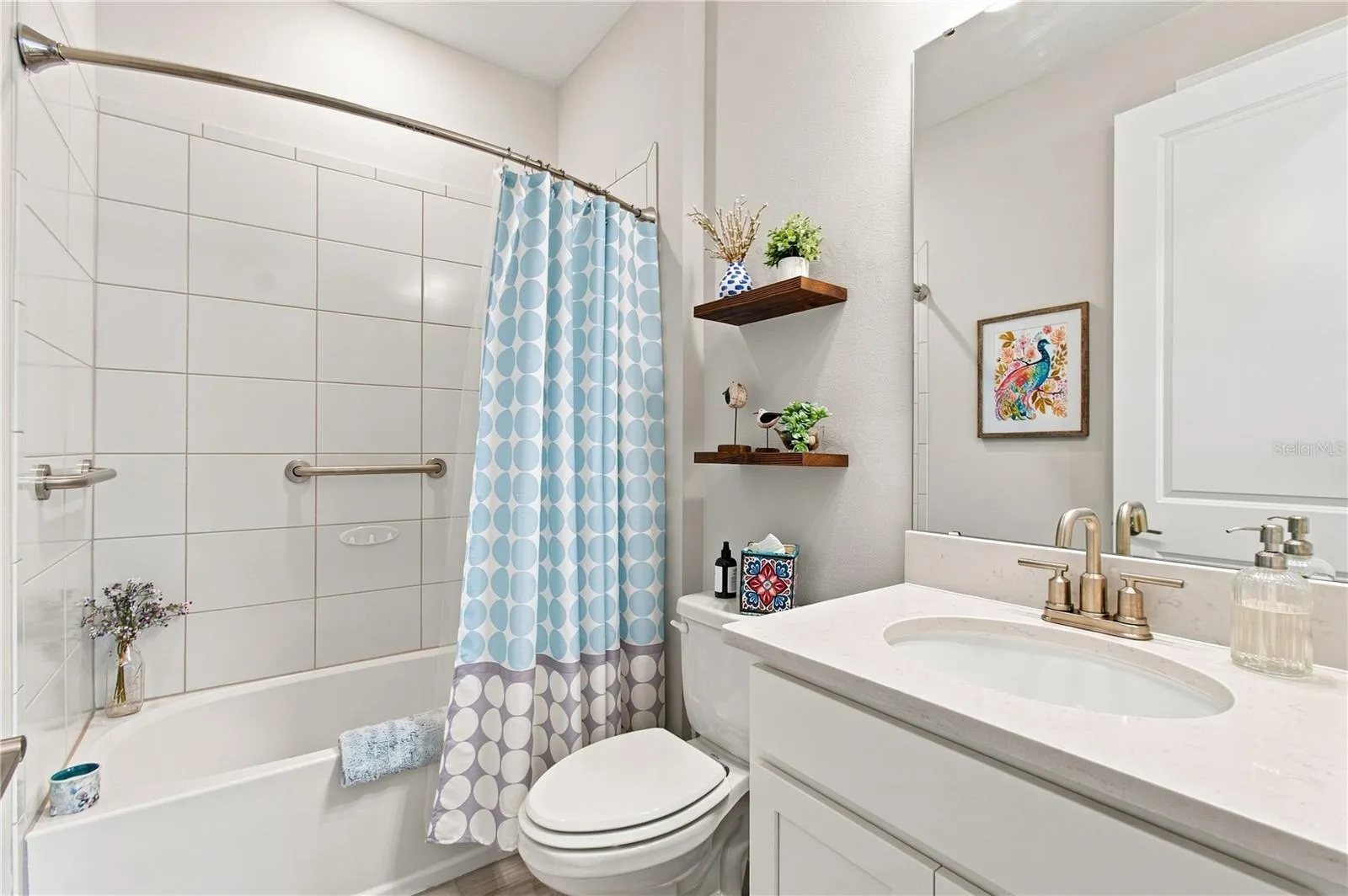 SECOND FULL BATH W/TUB SHOWER COMBO