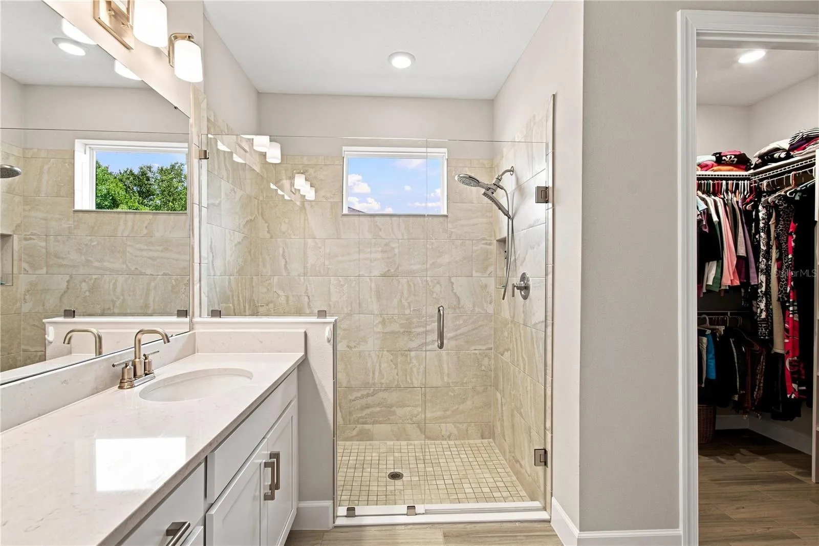 WALK-IN SHOWER W/FRAMELESS GLASS DOORS