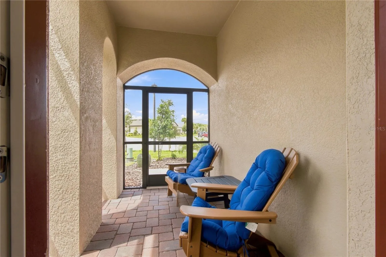 SCREENED-IN FRONT PORCH
