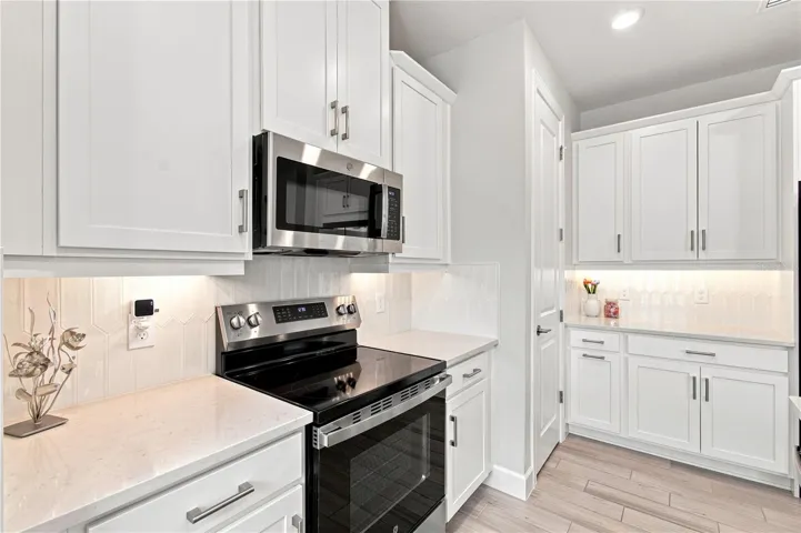 ELEGANT BACKSPLASH