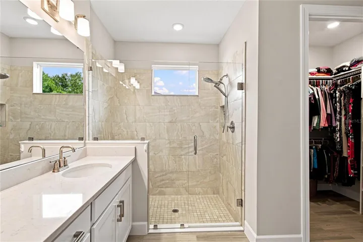 WALK-IN SHOWER W/FRAMELESS GLASS DOORS