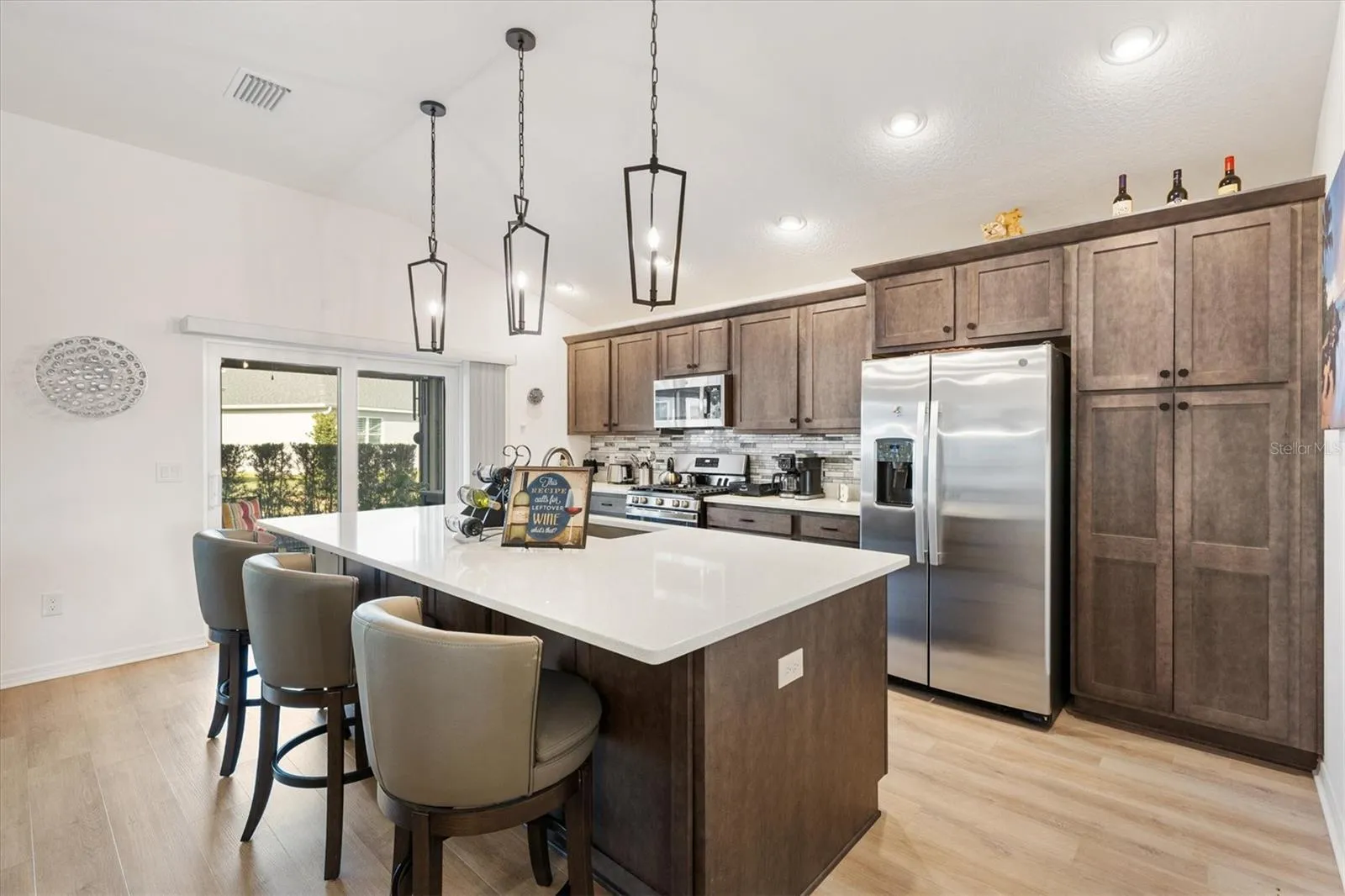 Large Upgraded Quartz Countertop Gas Range