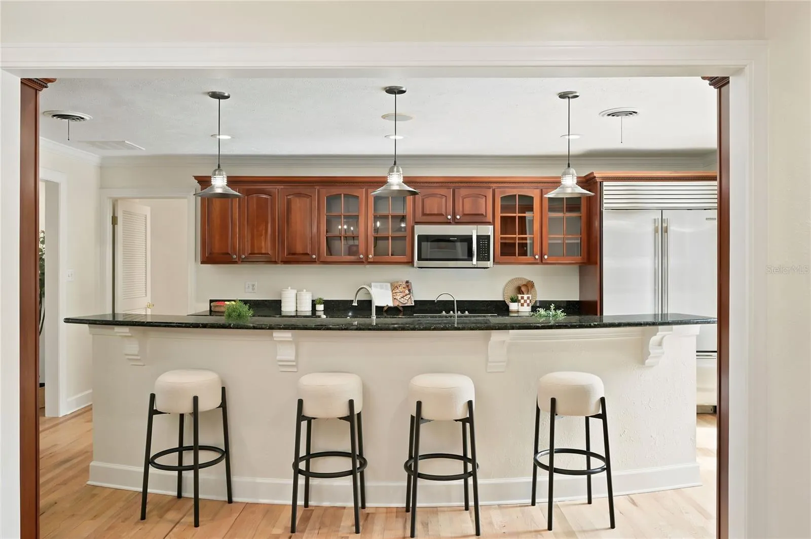 Kitchen Breakfast Bar