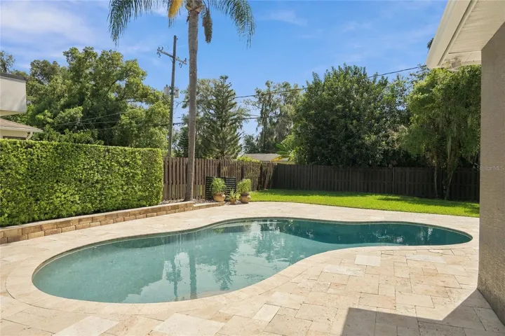 Expansive travertine deck for seating