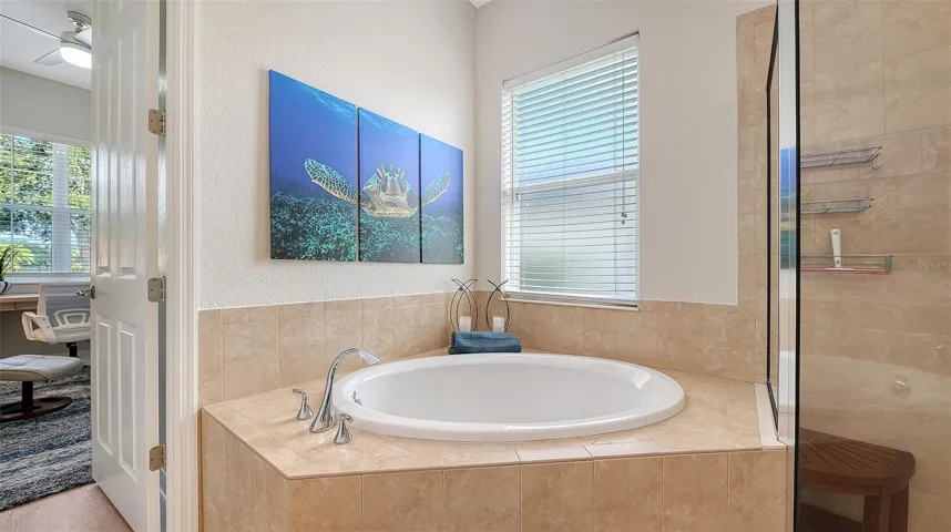 Luxurious soaking tub
