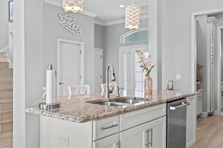 Breakfast Bar / Island