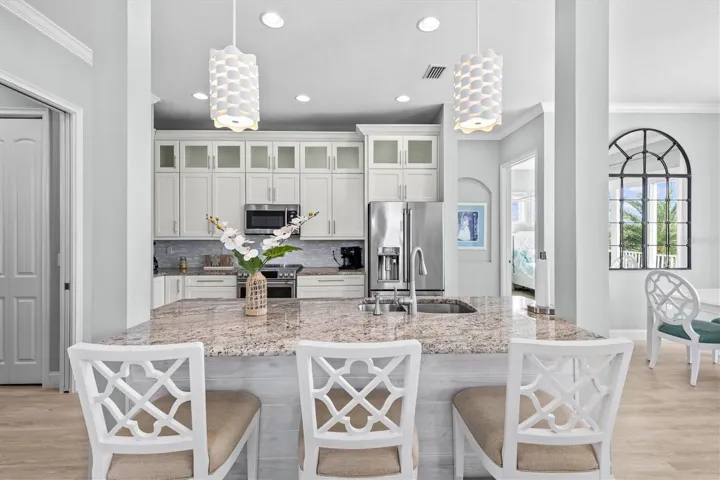 Breakfast Bar / Island
