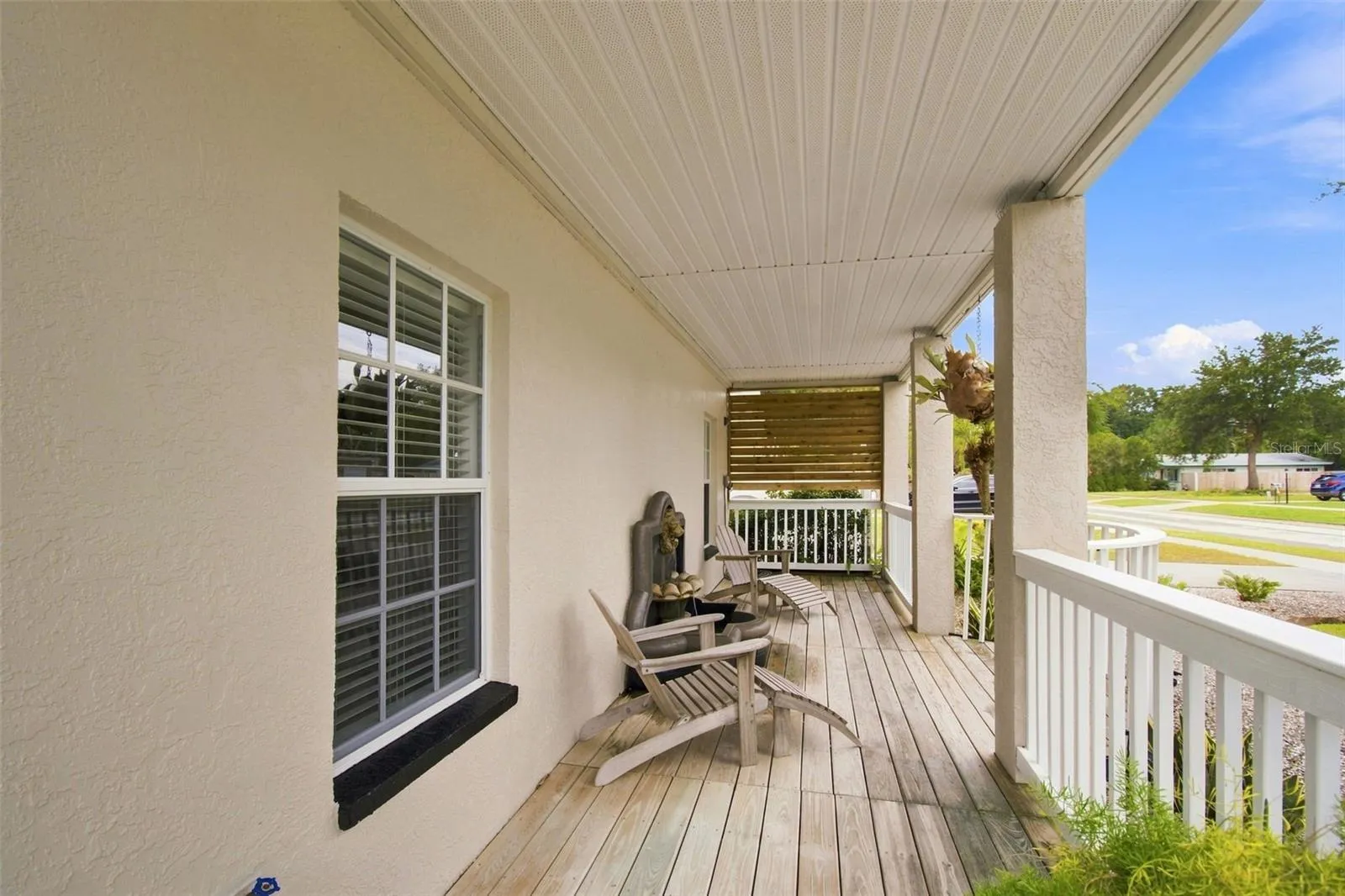 Ground floor front patio with fountain