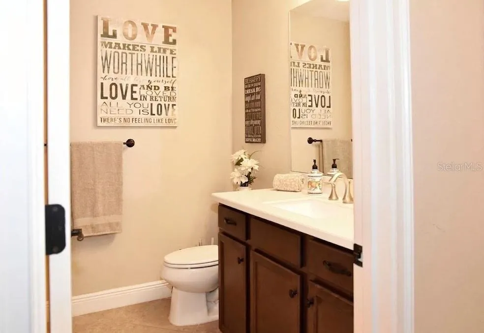 Upstairs full bath
