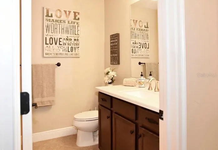Upstairs full bath