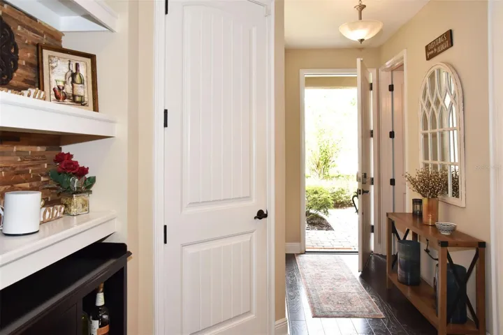Foyer, headed out