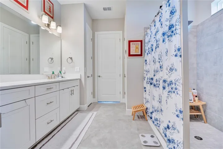 2nd bathroom