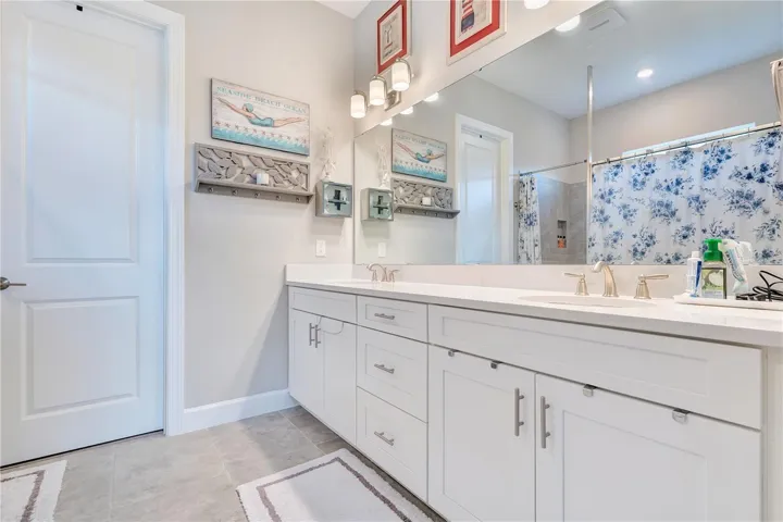 2nd bathroom