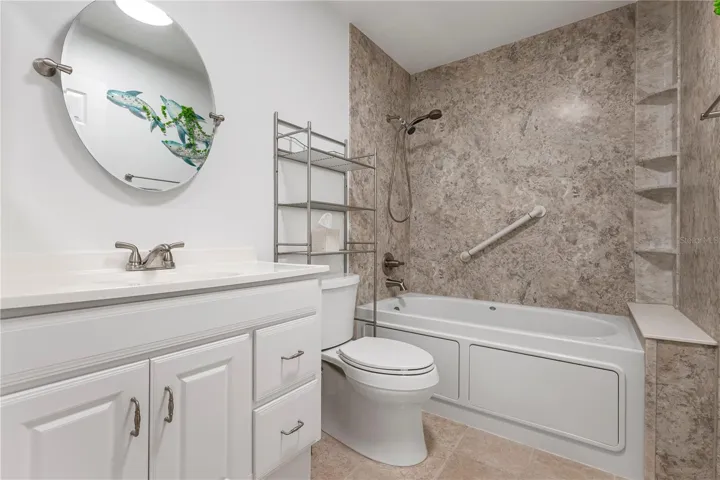 Main Bathroom with Jacuzzi Bathtub