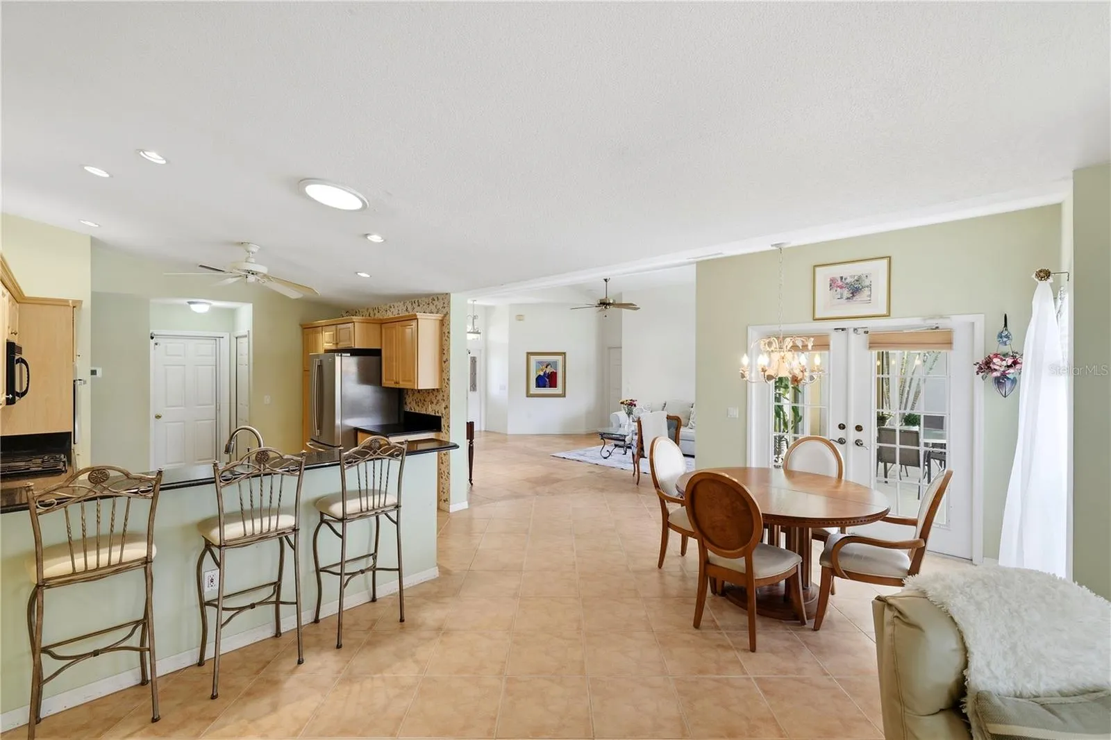 Dining nook, kitchen