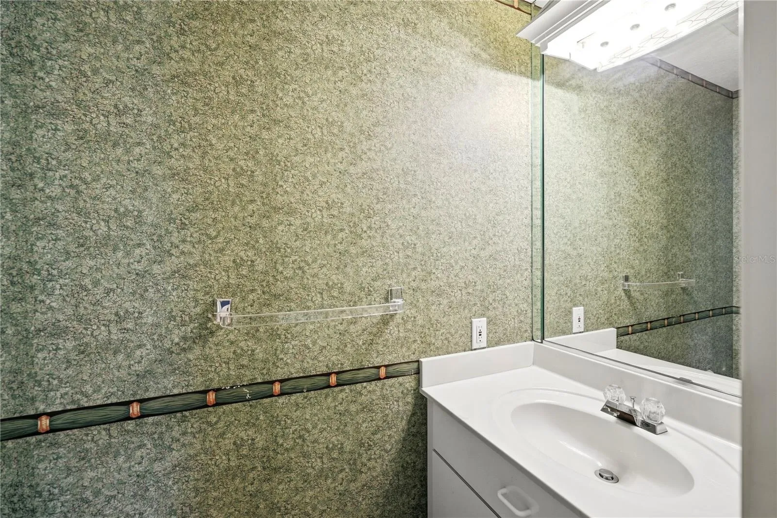 1/2 bath