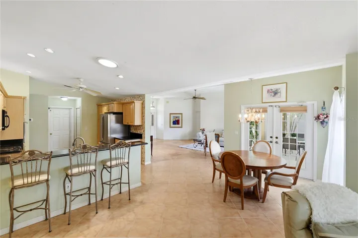 Dining nook, kitchen