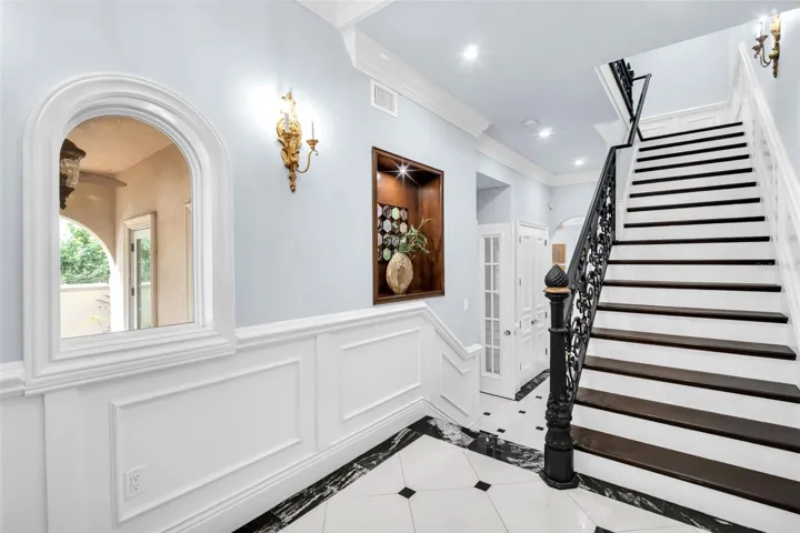Stairs leading from 1st level up