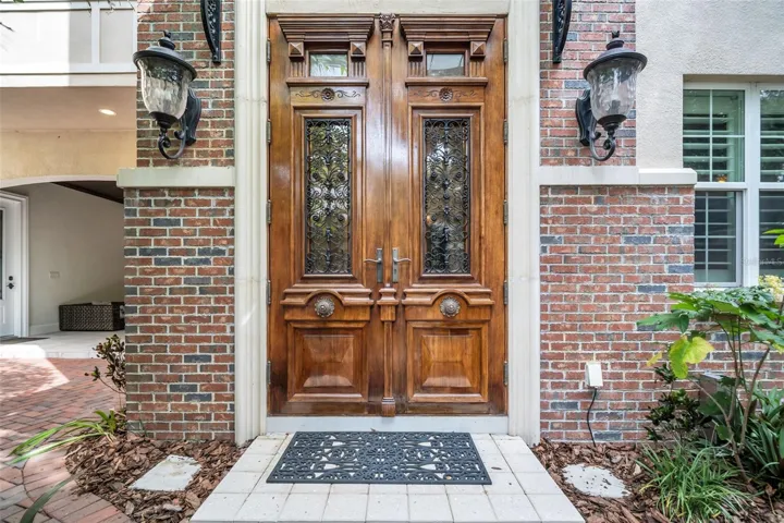 5th Ave side entrance