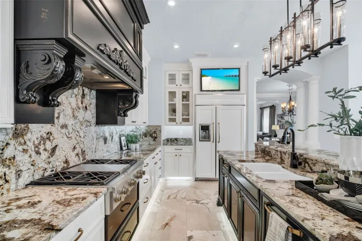 Main level Kitchen