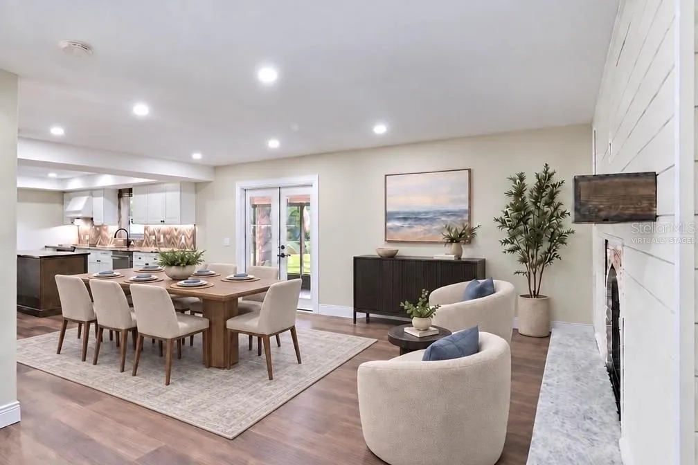 Dinning Room/Sitting(Virtually Staged)