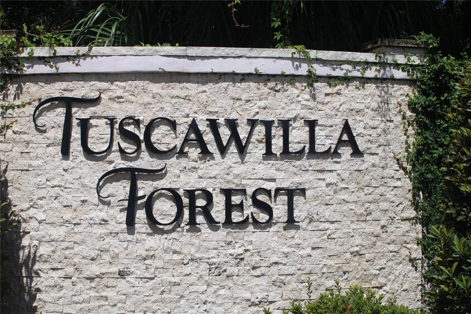 Welcome to the established, tree-lined community of Tuscawilla Forest in beautiful Winter Springs.