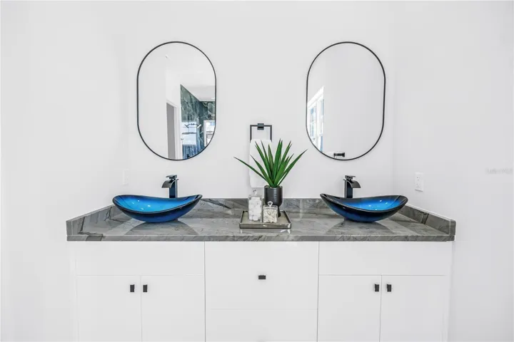PRIMARY BATHROOM 2 SINKS