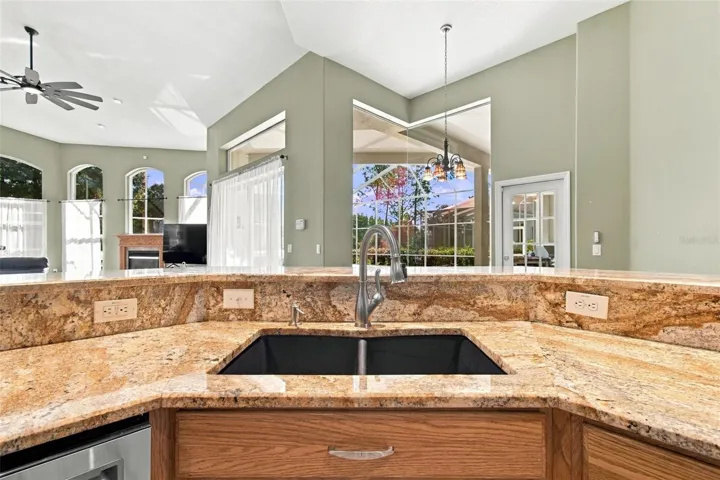 Connected Kitchen to indoors &amp; outdoors
