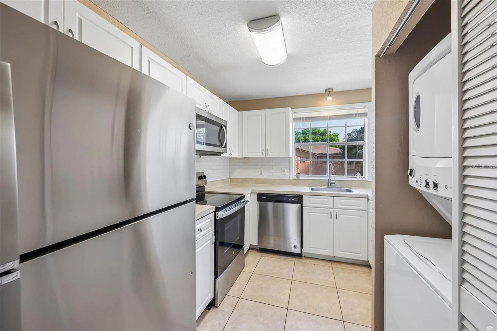 Refrigerator and Washer/Dryer combo conveys