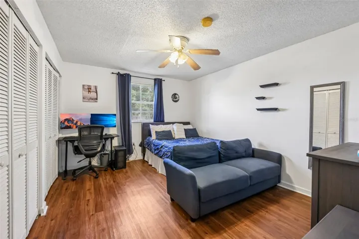 Guest bedroom with a ceiling fan