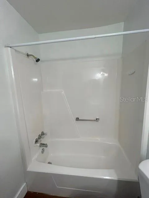 Guest tub/shower combo