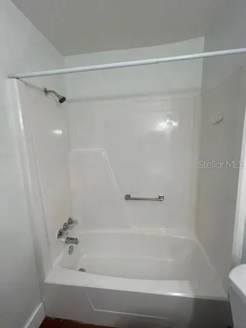 Guest tub/shower combo