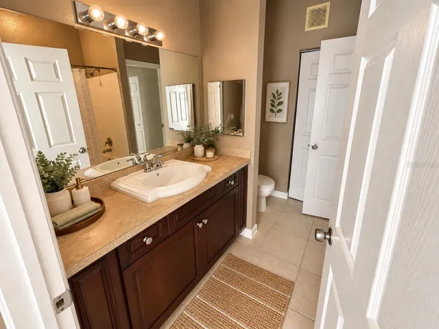 Virtually Stage. Bathroom