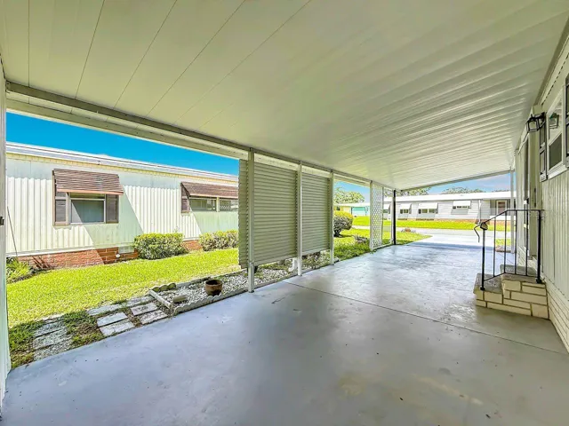 expansive carport