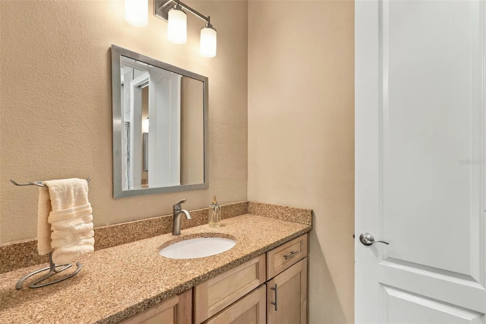 JACK N JILL BATHROOM