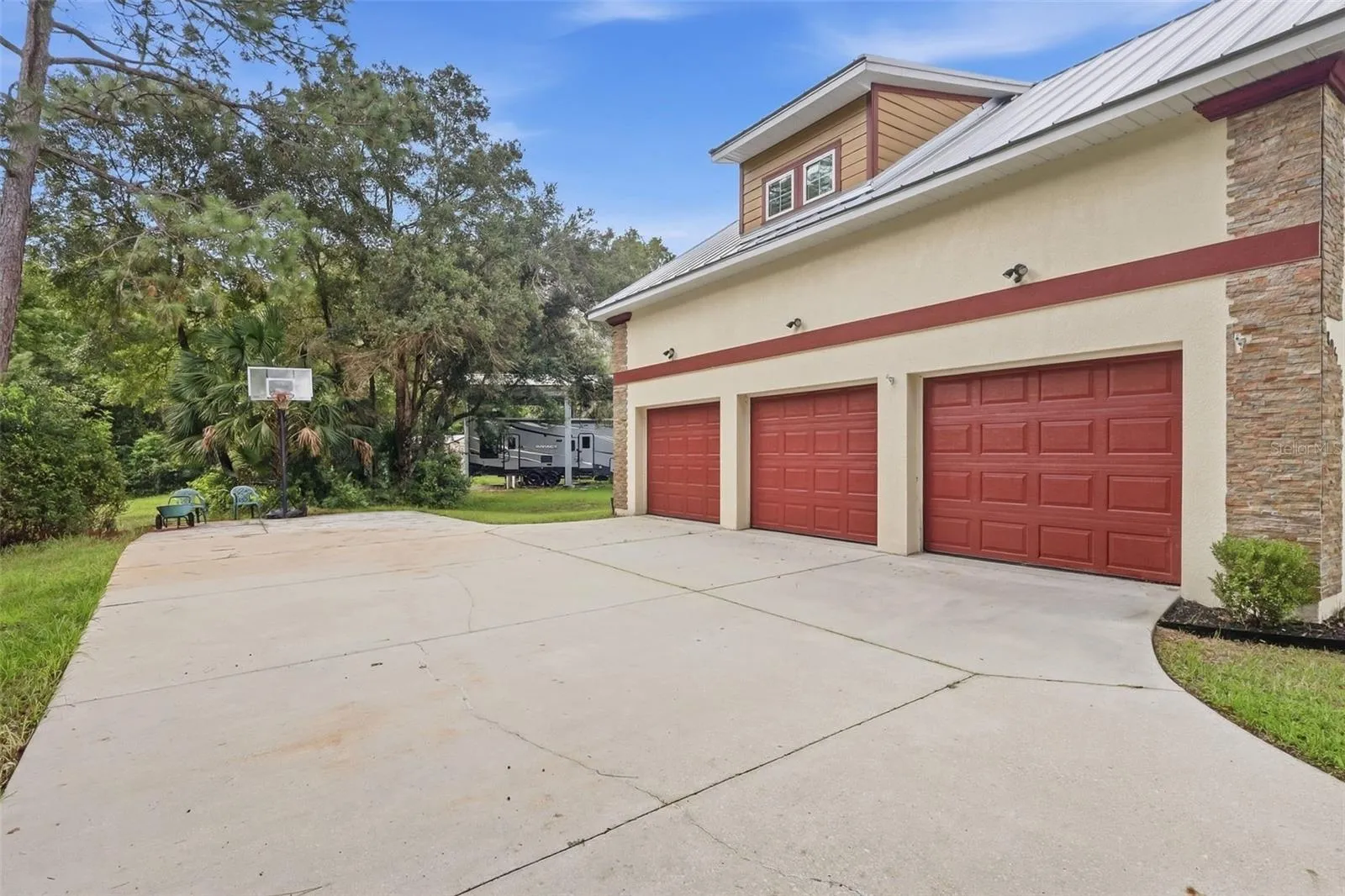 3 CAR GARAGE