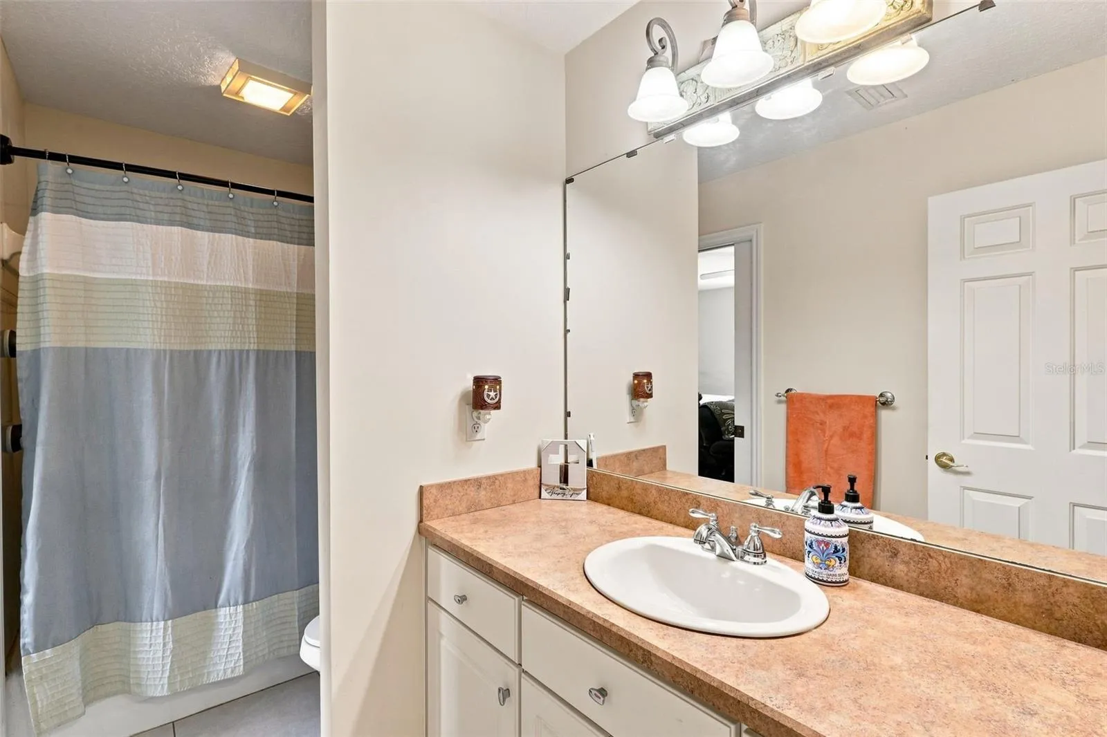 2nd Floor Guest Bath